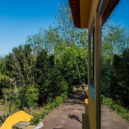 Holiday home A Casa Amarela Capelas