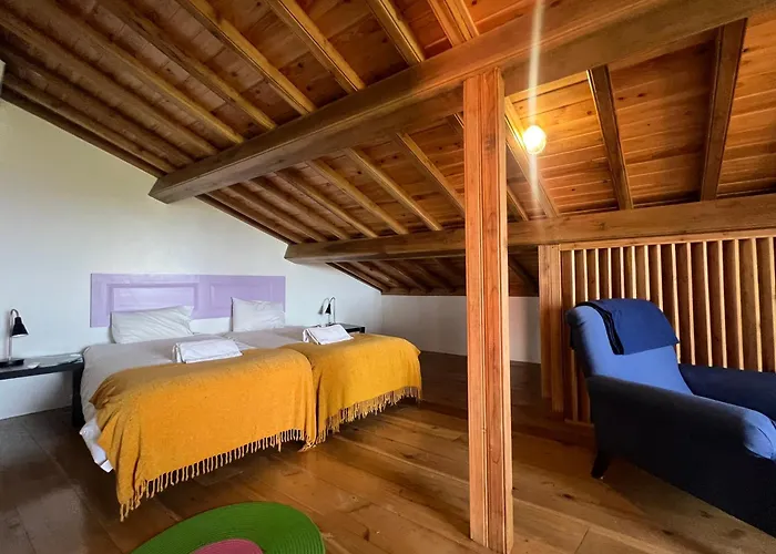 A Casa Amarela Nyaraló Capelas