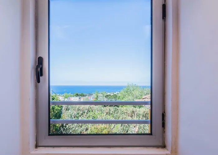 A Casa Amarela Capelas (Sao Miguel)